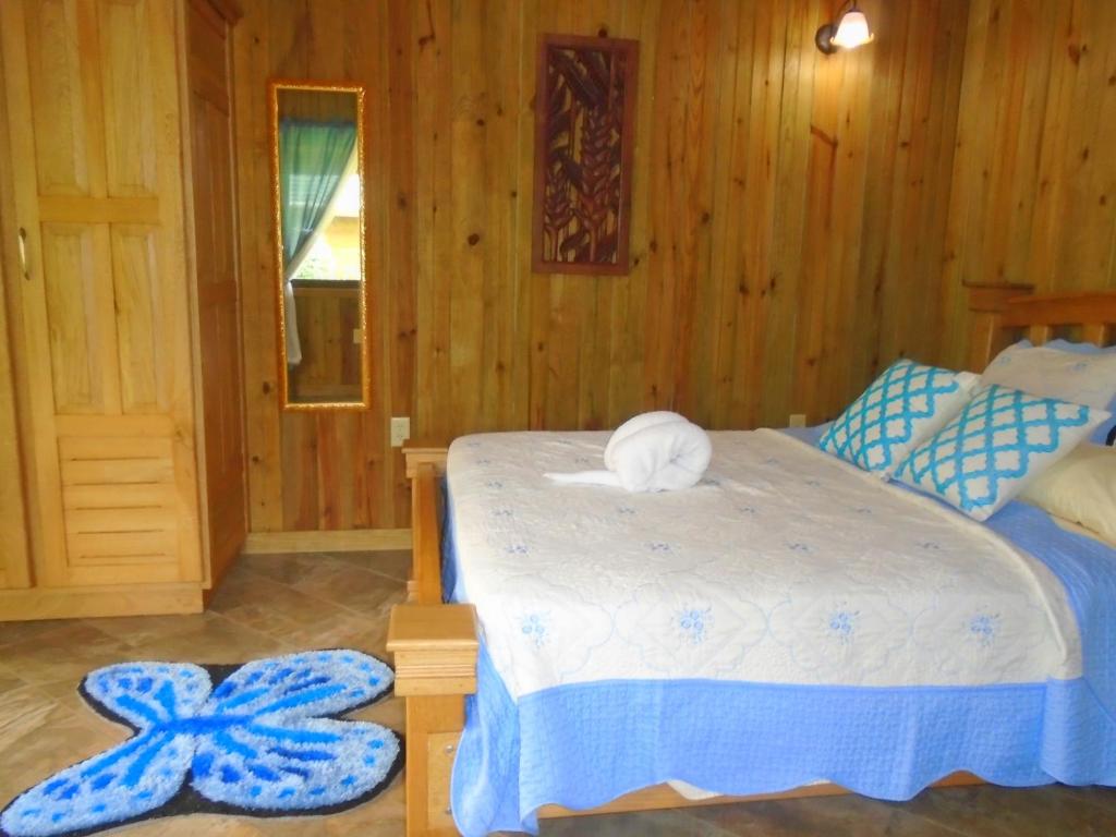 J and H Garden Cabinas photo 1