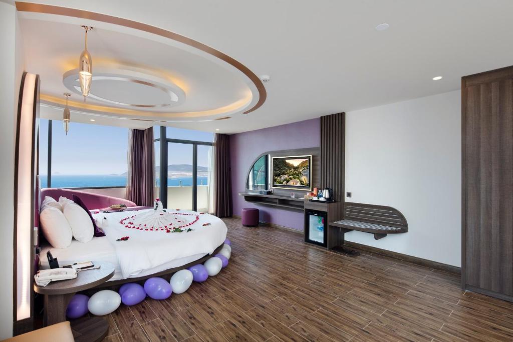 Сьюит (Полулюкс), V Hotel Nha Trang