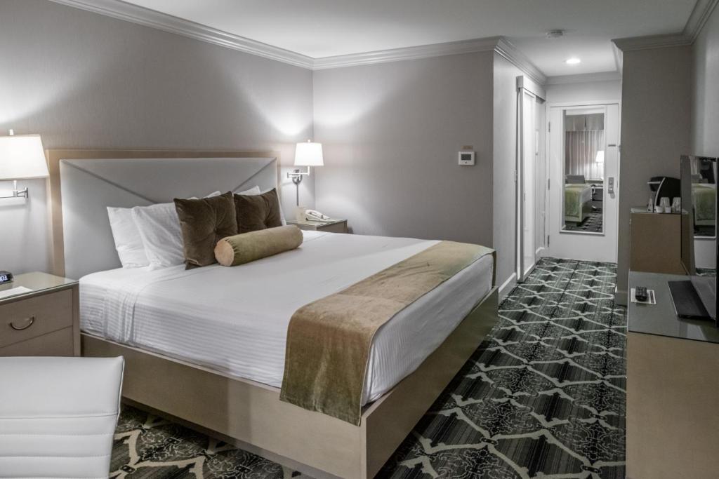 Bell Tower Hotel photo 2