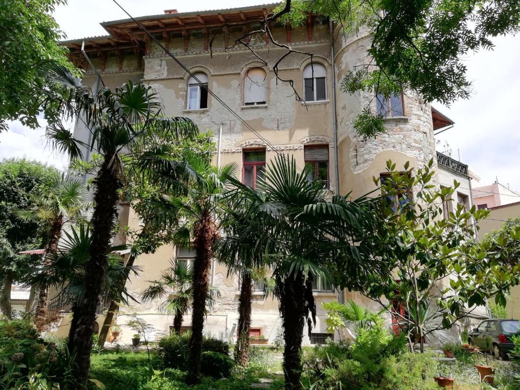 Apartment in the top center of old town photo 1