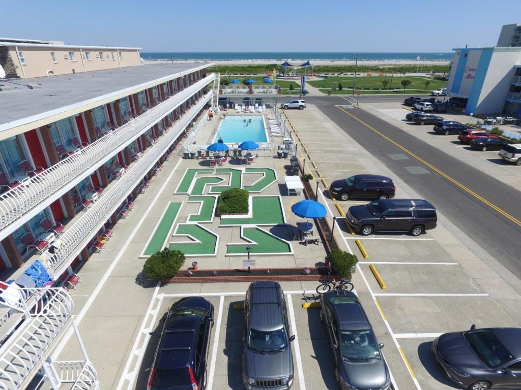 Gold Crest Motel image