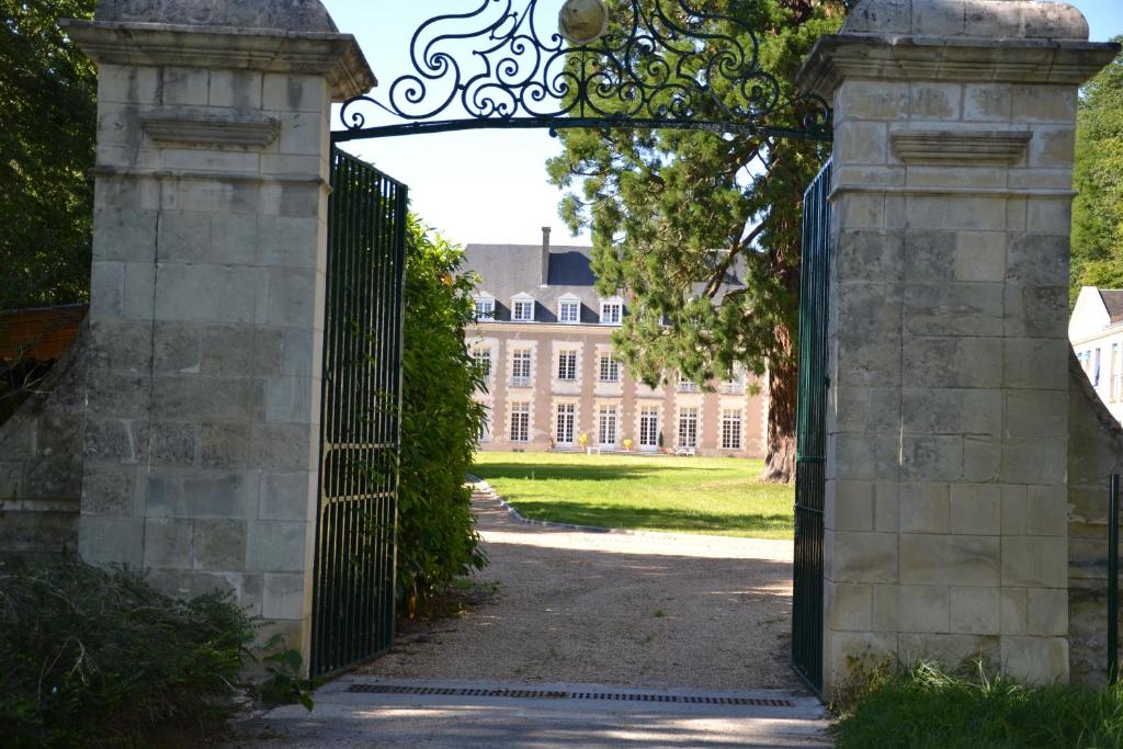 Château de Saint Ouen les Vignes photo 1