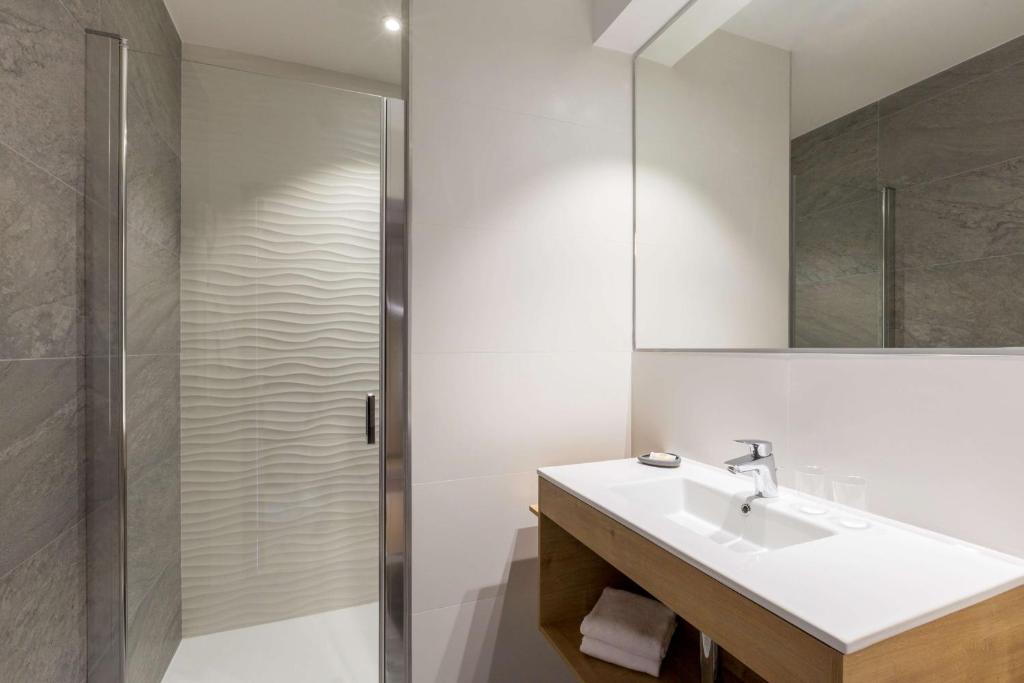 Best Western Hotel Le Semaphore - Tap to explore photos