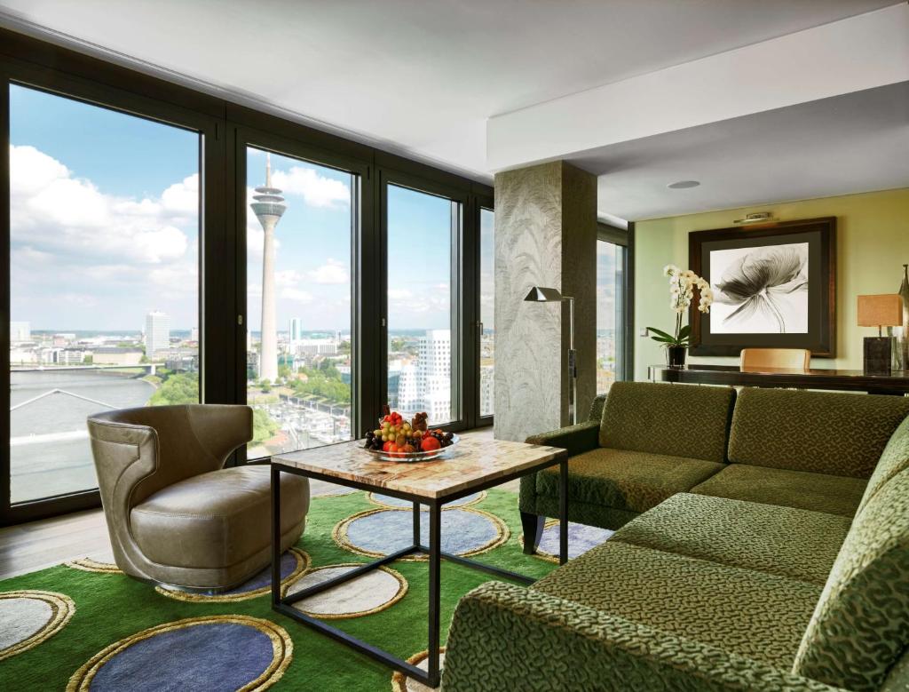 Сьюит (Люкс «Ридженси» с кроватью размера «king-size»), Hyatt Regency Düsseldorf