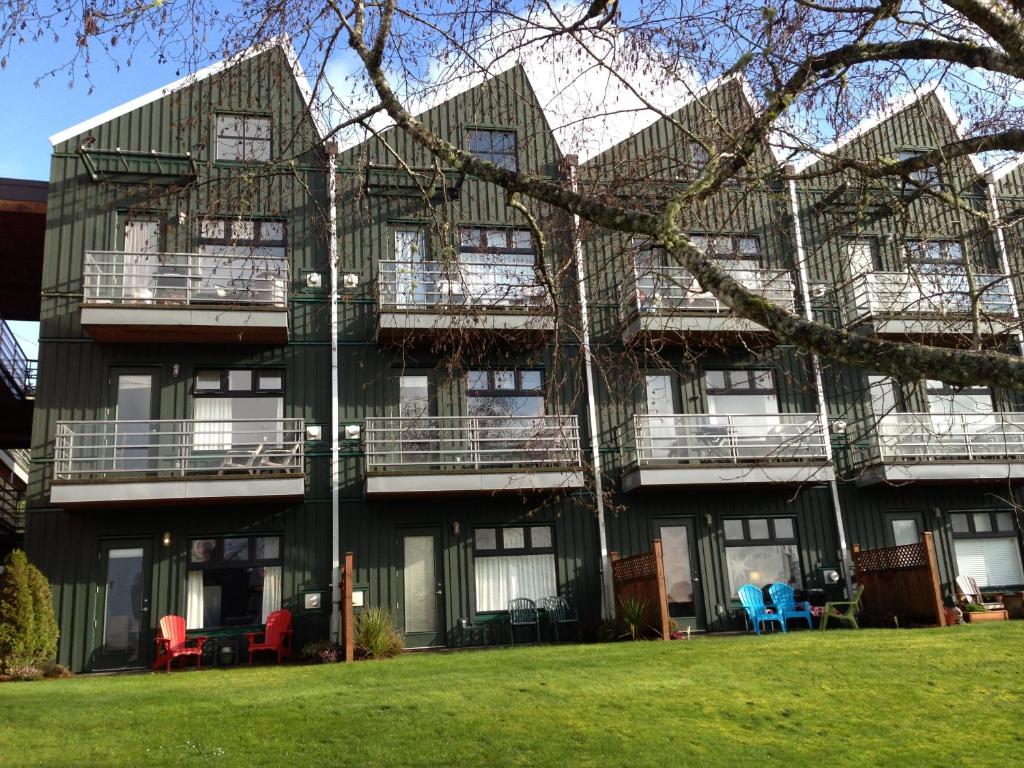Island Village Properties at Fred Tibbs photo 3