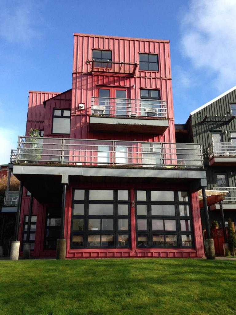 Island Village Properties at Fred Tibbs photo 2