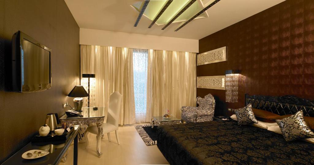 Двухместный (Standard Double Room -  Book & Unlock Exclusive Deals/Discounts), The Zuri Whitefield Bangalore