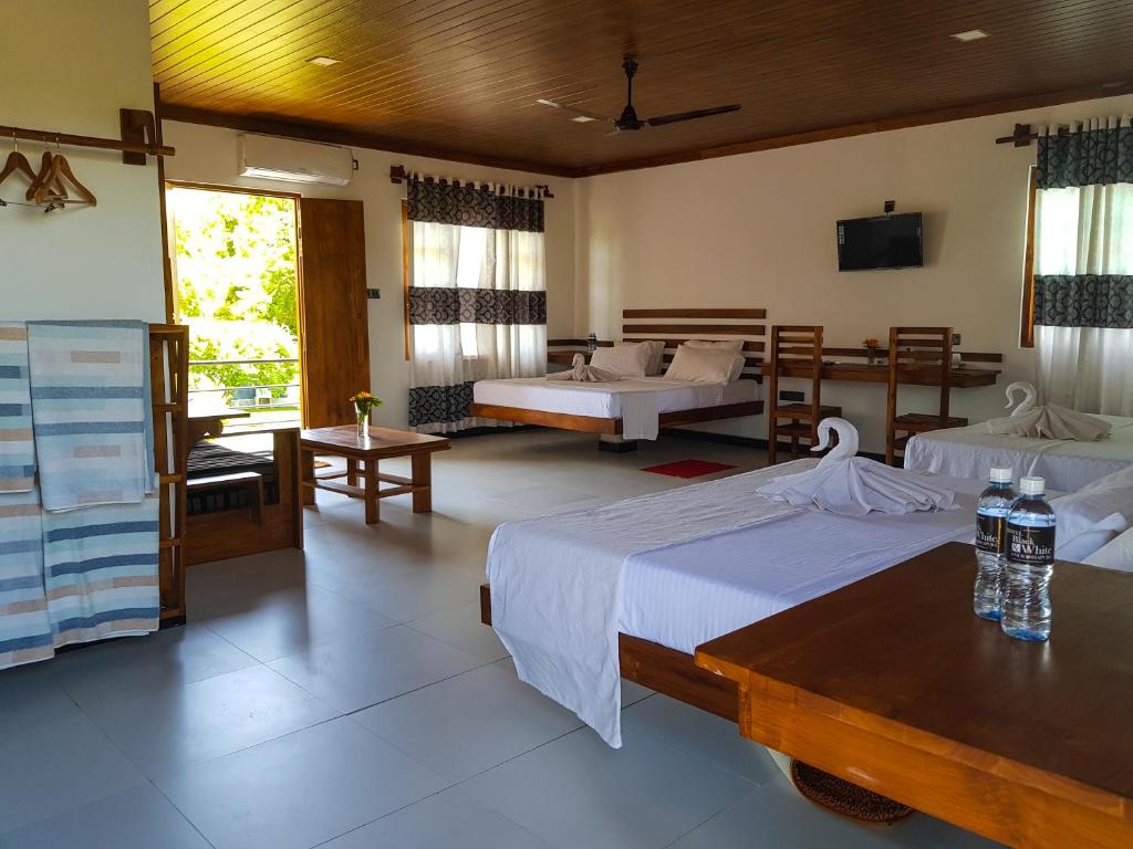 Eco Hotel Black & White - Anuradhapura photo 4