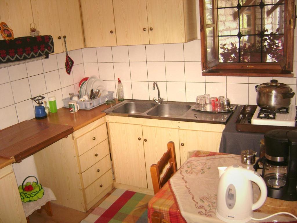 Aloni Guesthouse photo 4