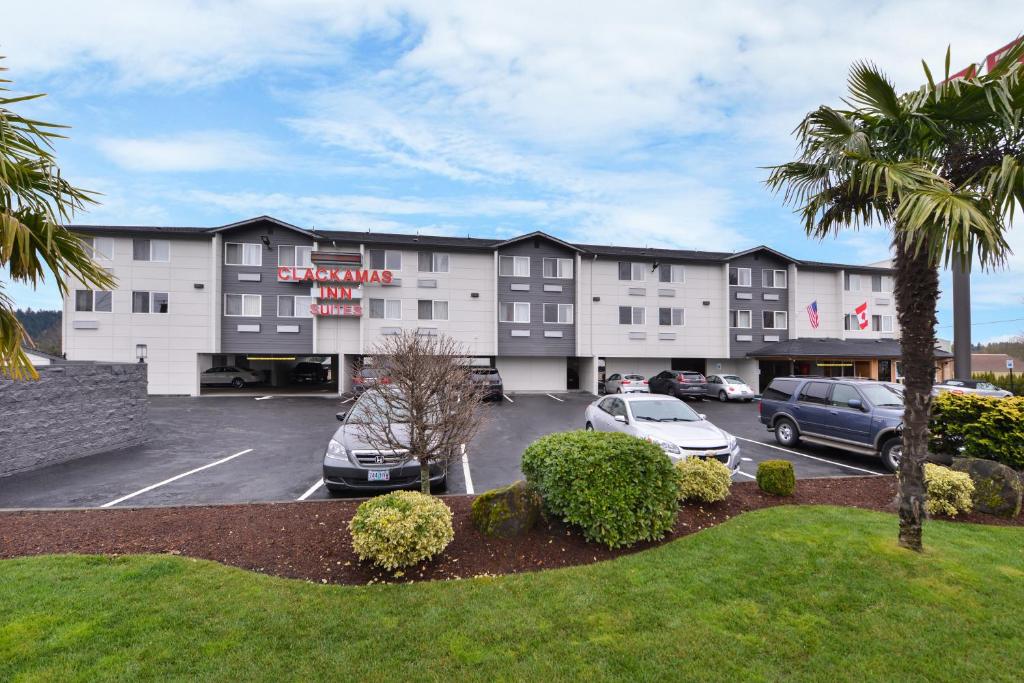 Clackamas Inn & Suites image