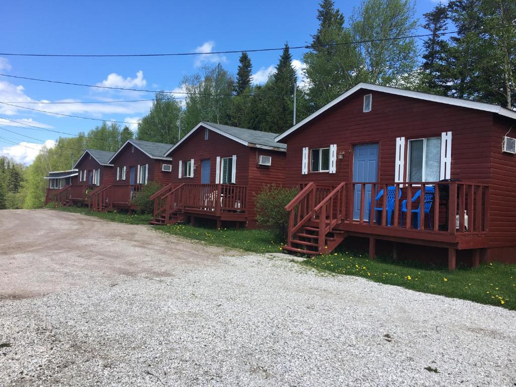 Lush's Cottages
