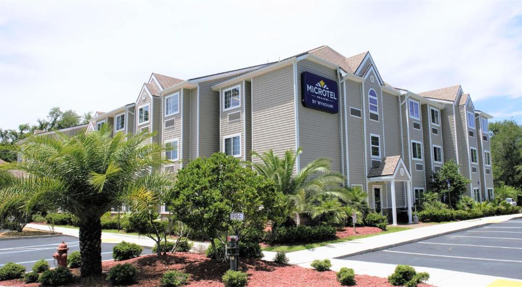 Microtel Inn & Suites by Wyndham Jacksonville Airport image