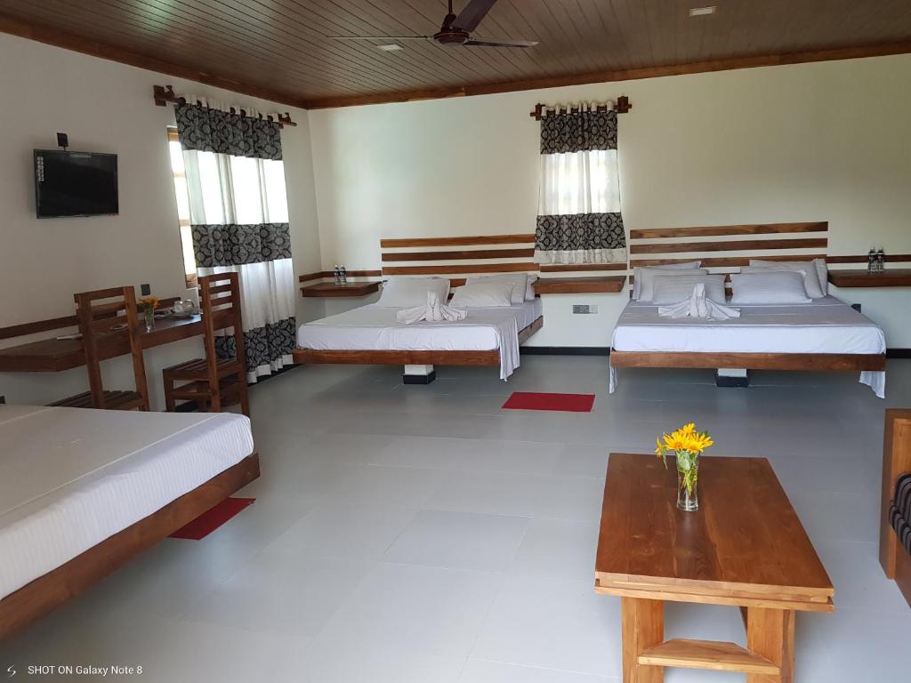 Eco Hotel Black & White - Anuradhapura photo 2
