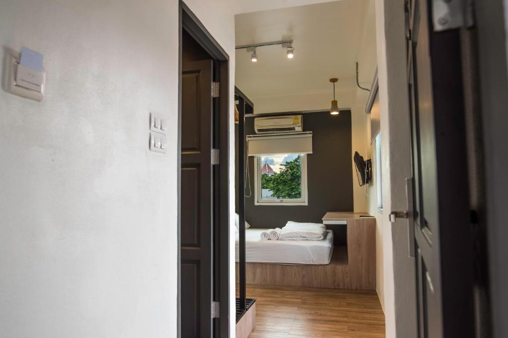 Двухместный (Двухместный номер с 1 кроватью и балконом), Jam Hostel Bangkok