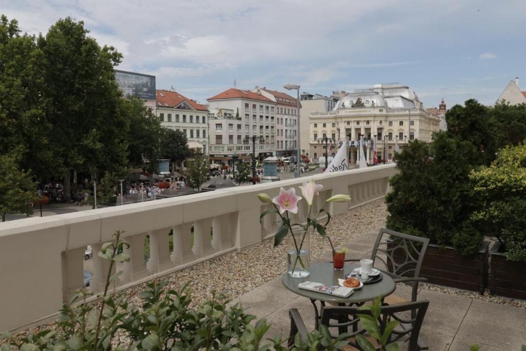 Двухместный (Номер «Премиум» с окном и террасой), Radisson Blu Carlton Hotel, Bratislava