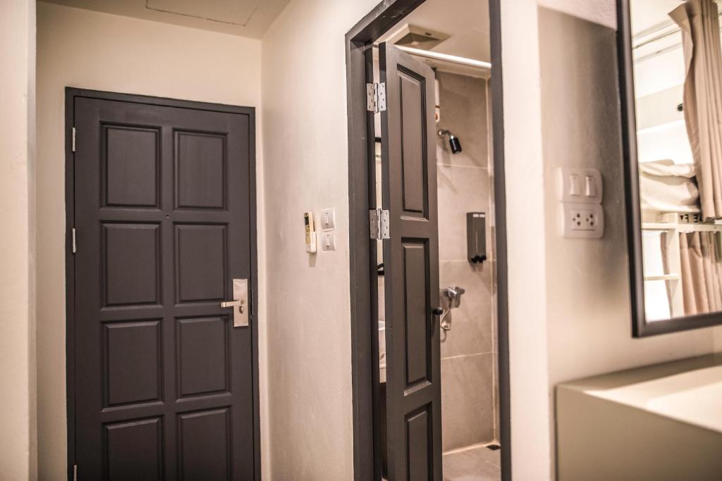 Номер (Кровать в общем 8-местном номере для мужчин и женщин), Jam Hostel Bangkok