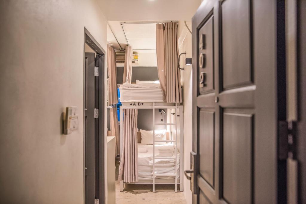 Номер (Кровать в общем 4-местном номере для мужчин и женщин), Jam Hostel Bangkok
