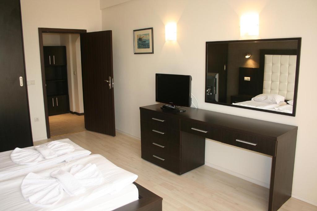 Сьюит (Люкс с 1 спальней и балконом), Aparthotel VRIS