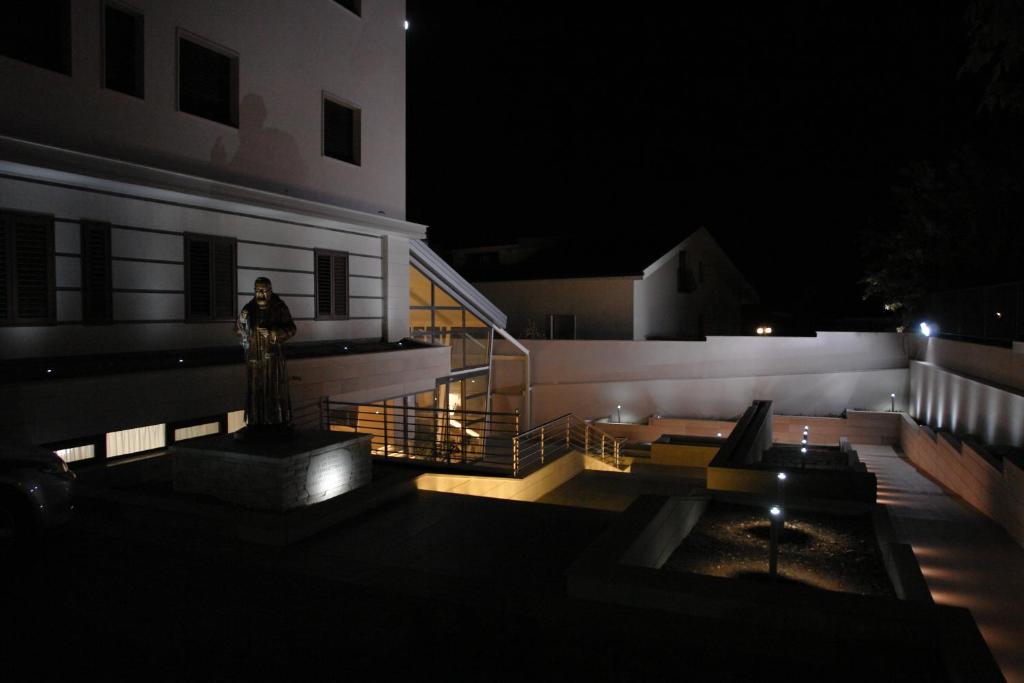 Hotel Corona photo 1