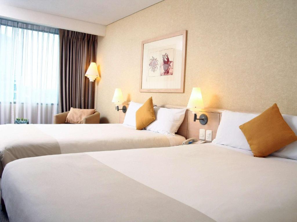 Двухместный (Улучшенный номер с 2 двуспальными кроватями), Novotel Mexico City Santa Fe