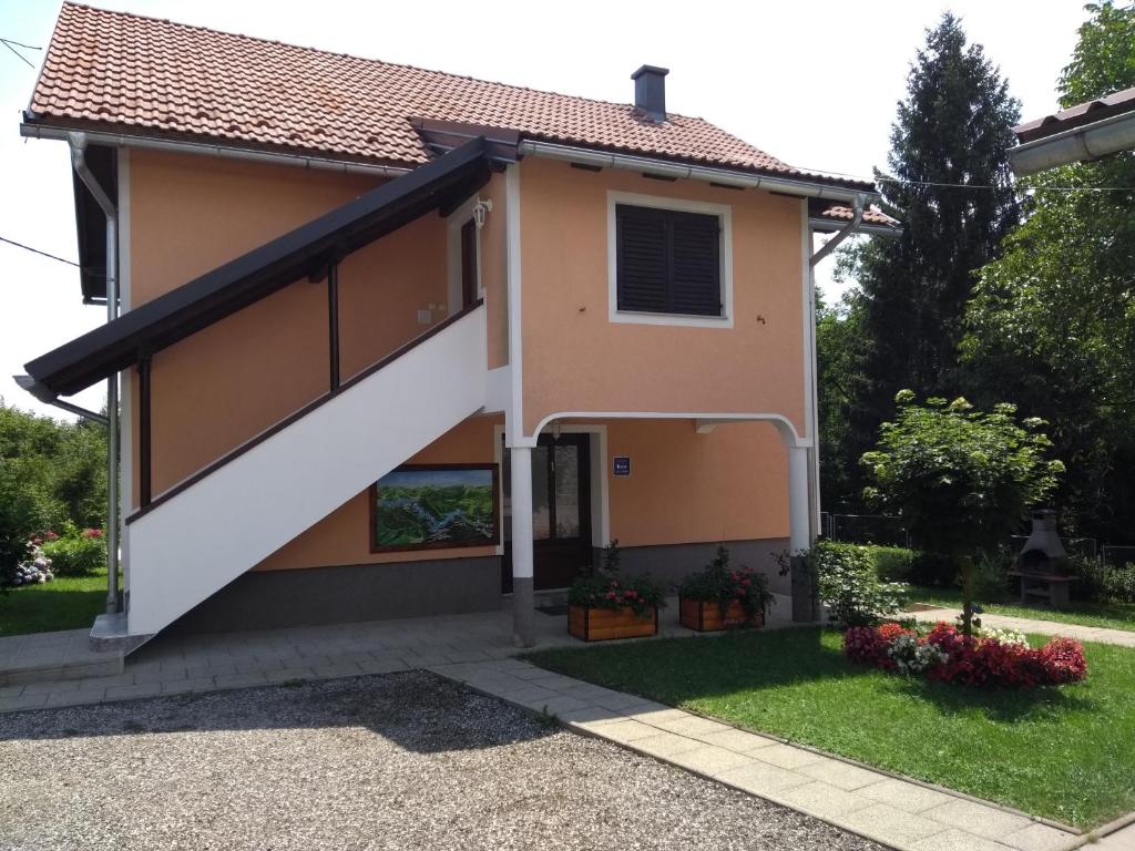 Countryside Apartment photo 2