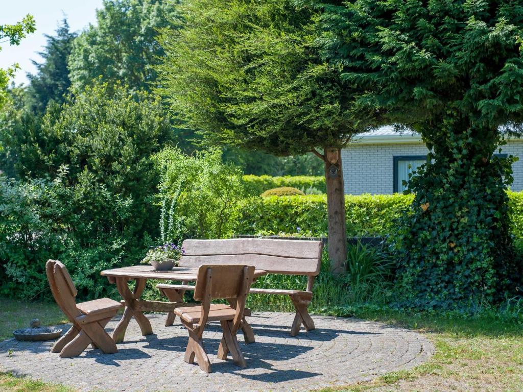 Detached bungalow in Kamperland near sea photo 3