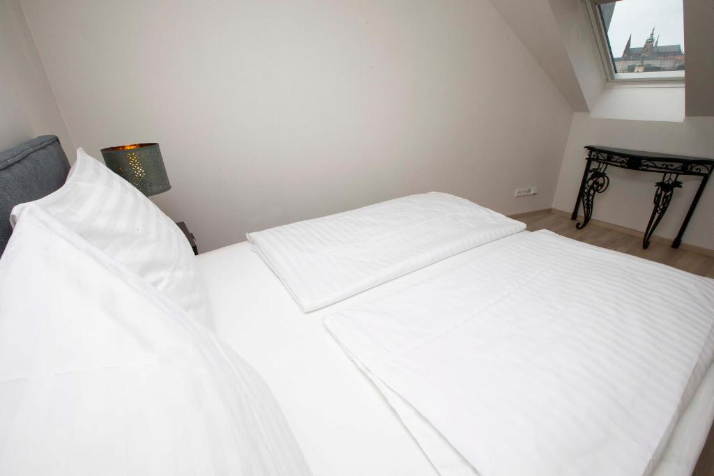 Апартаменты (Superior Apartment with Castel View), Апартаменты Greg Kampa Prague