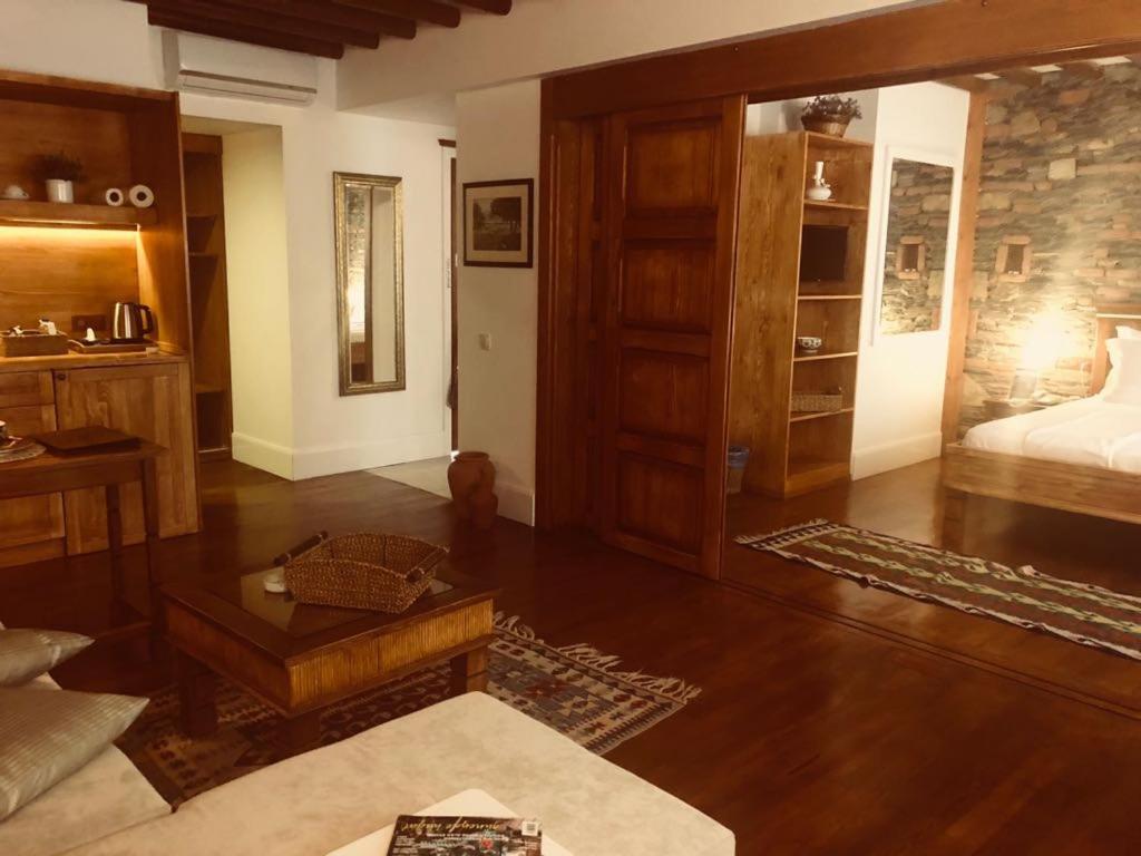 El Vino Hotel & Suites photo 4