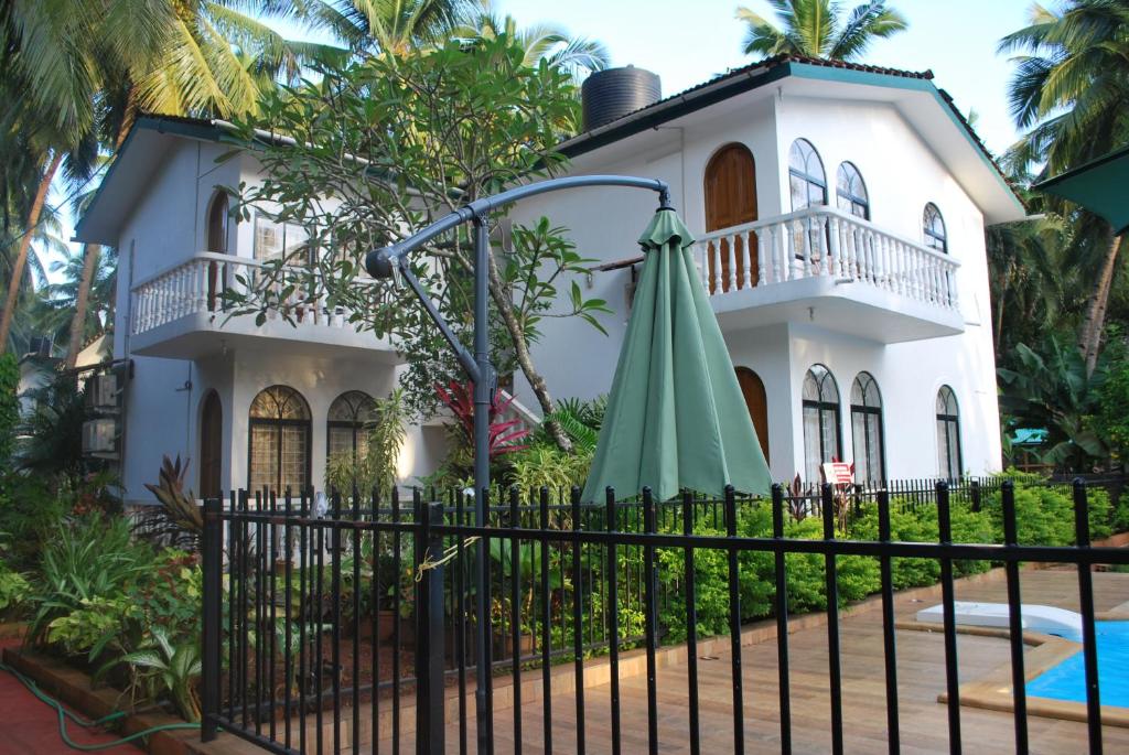 Семейный (Семейный люкс с видом на бассейн), Albuquerque Goa, Candolim