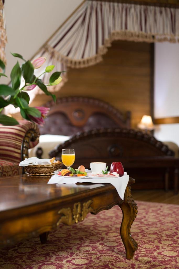 Сьюит (Двухместный люкс с 1 кроватью), Spa hotel Zámek Lužec