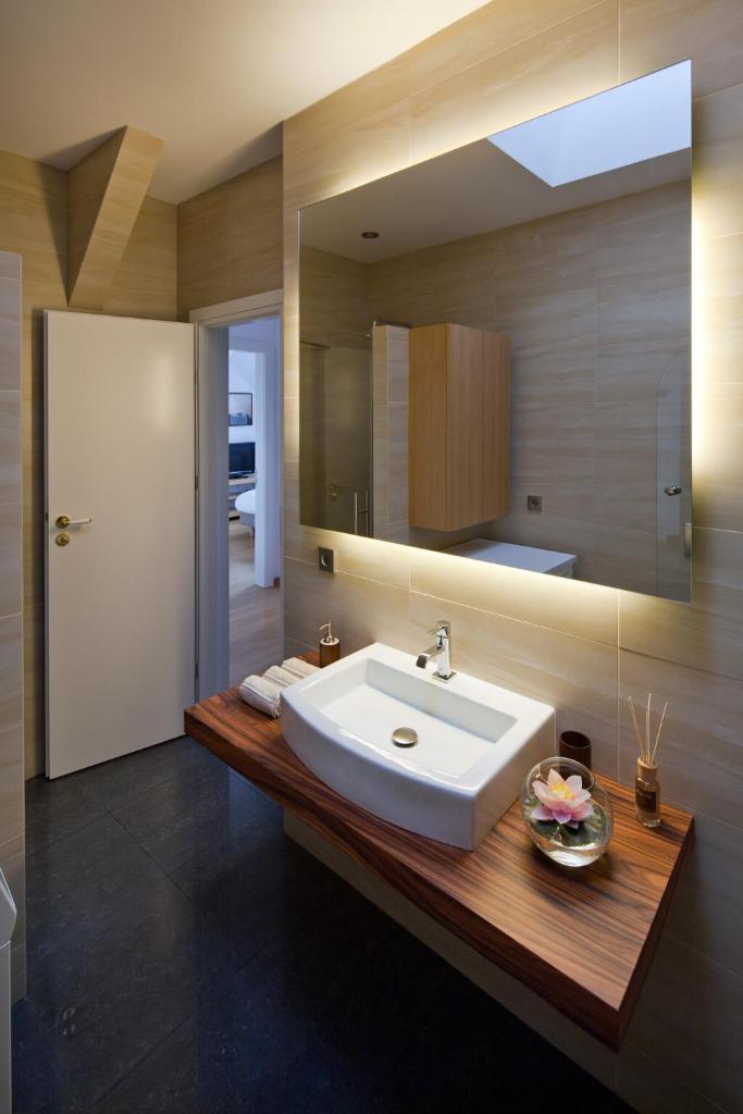 Luxoise Apartments photo 4