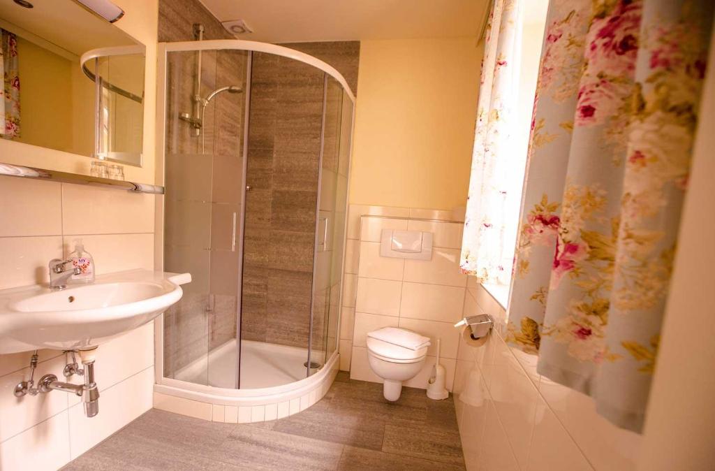 Hotel Wintergarten Room Type - Standard Twin Room