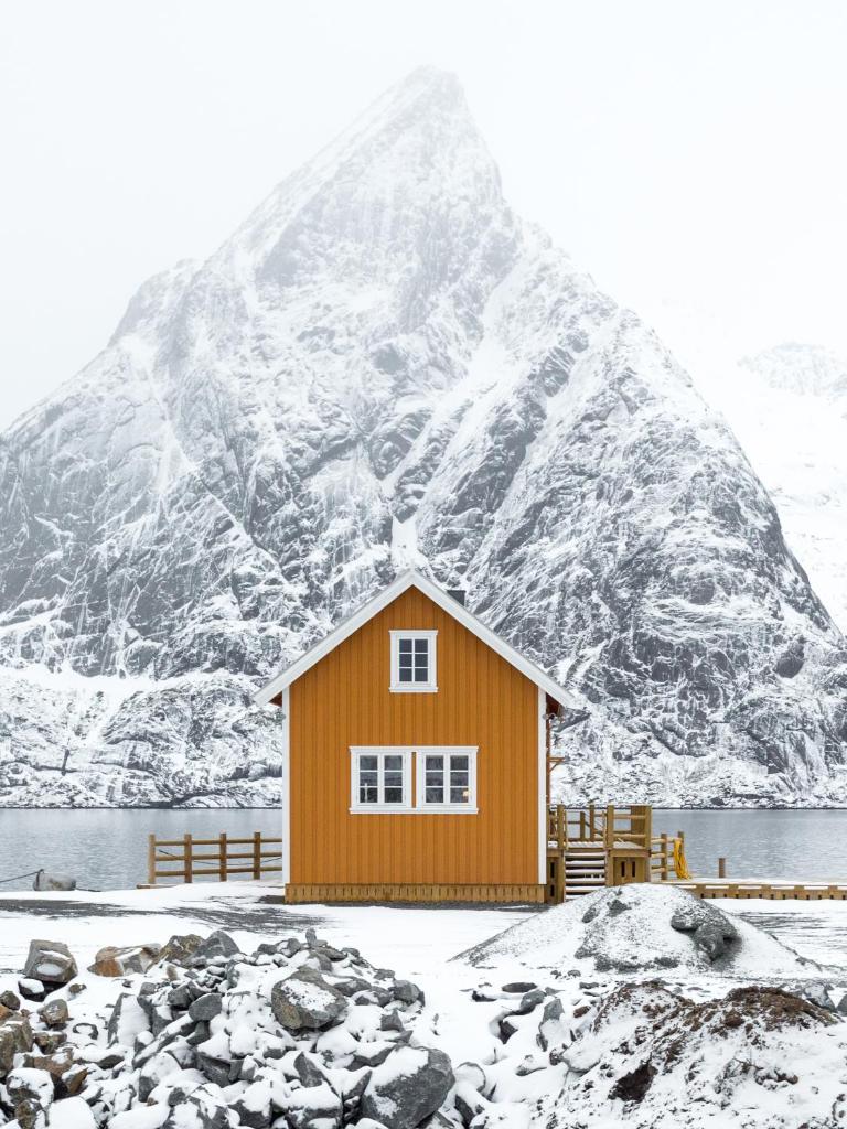 Olstind in Sakrisøy photo 1