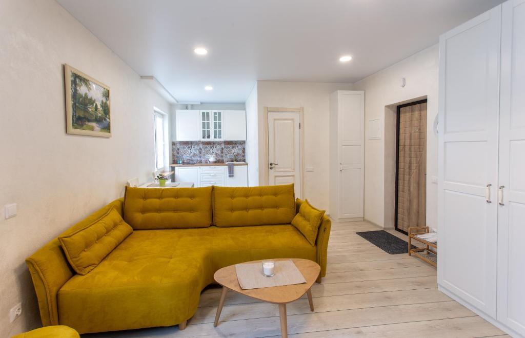 Classic Old Town Apartment photo 3