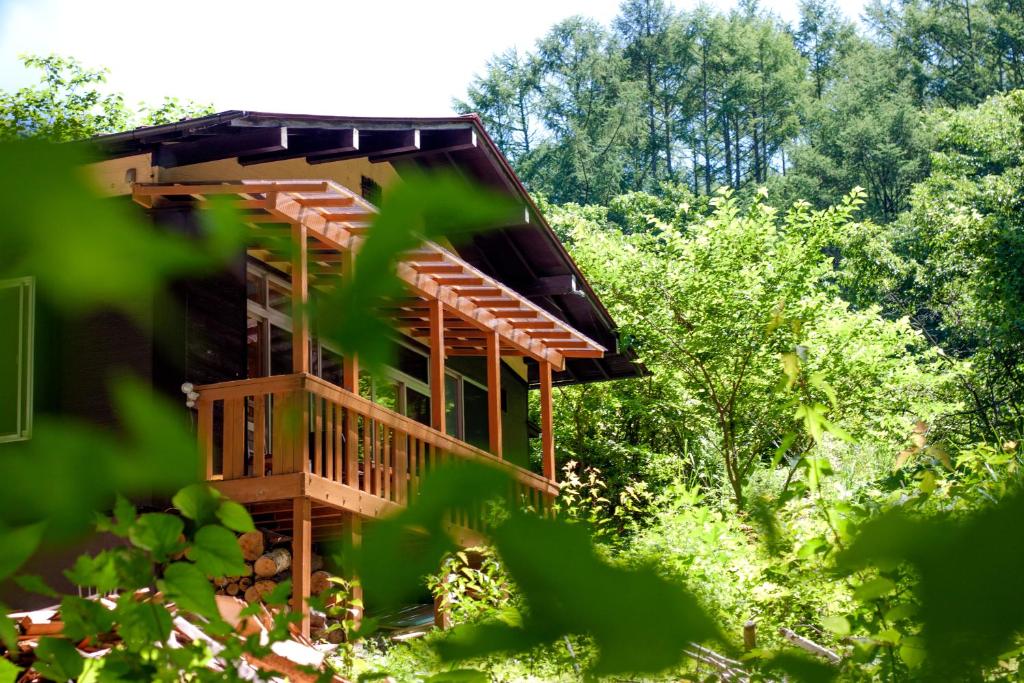 Hutte Lied photo 2