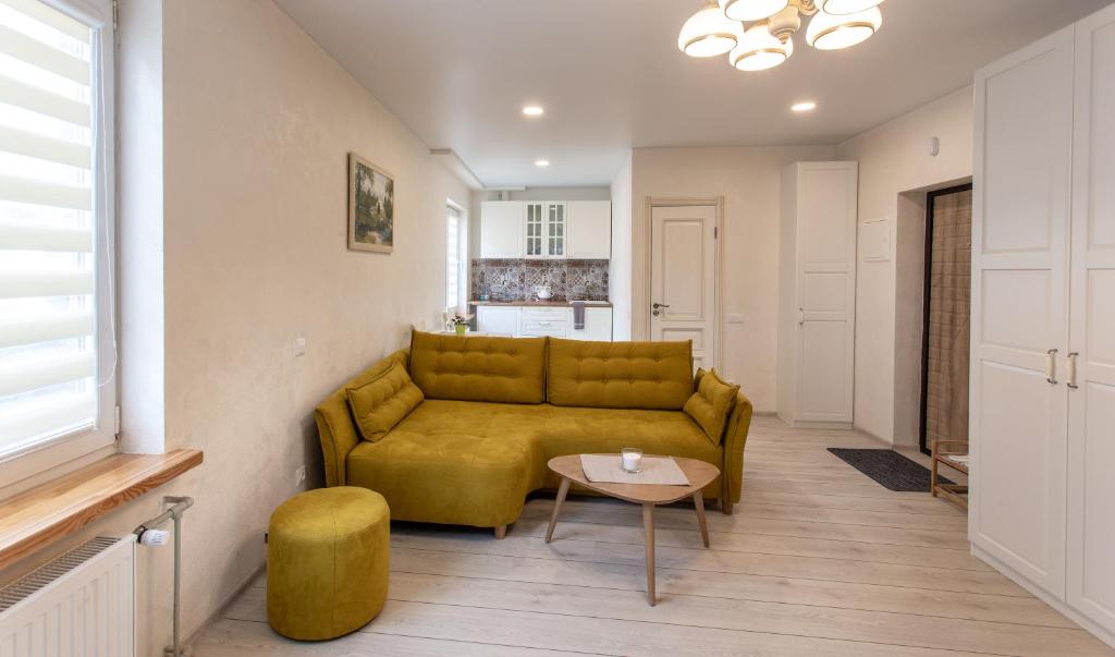 Classic Old Town Apartment photo 2