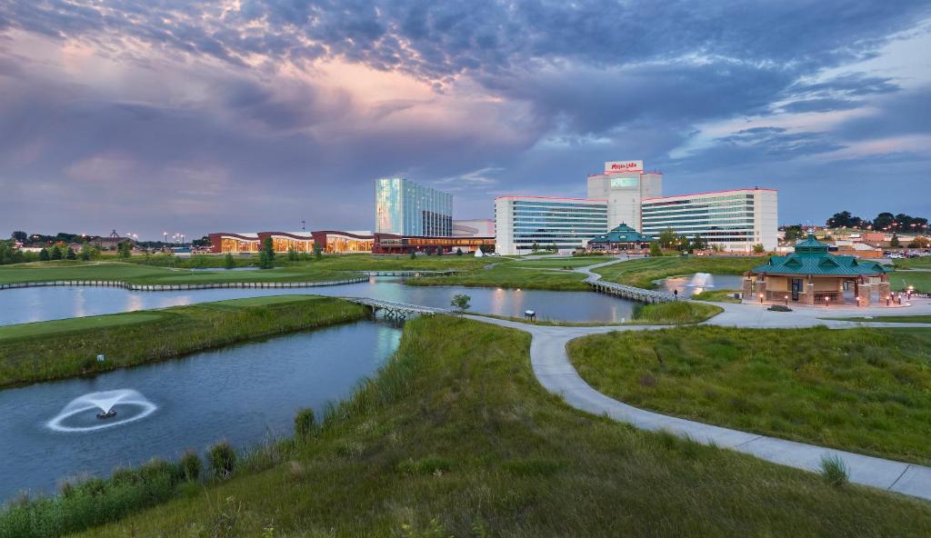 Mystic Lake Casino Hotel image
