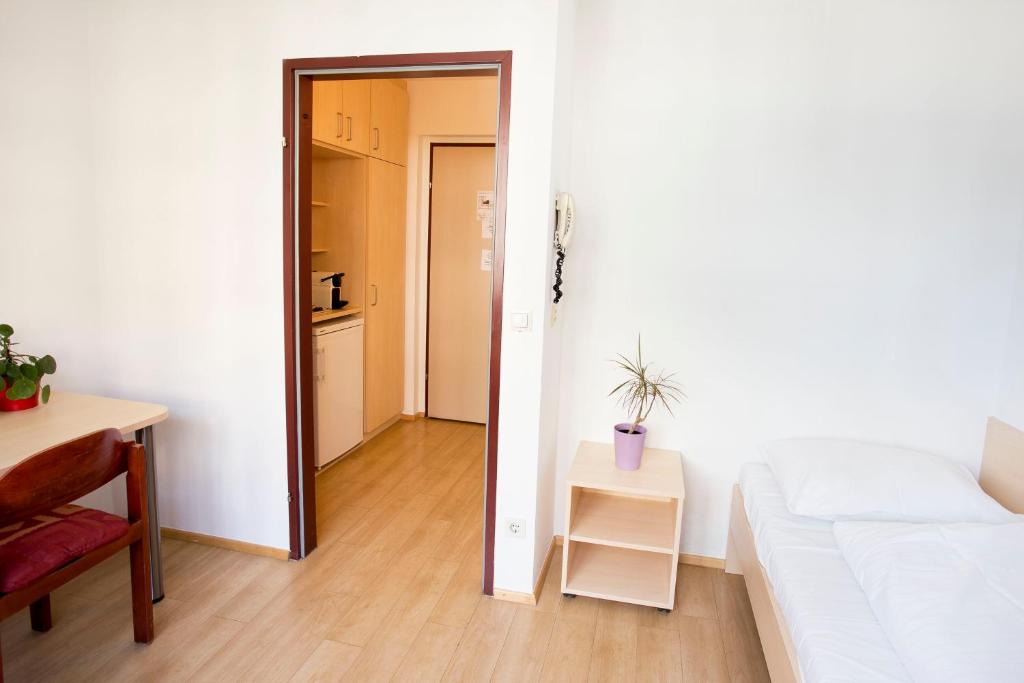 Одноместный (Одноместный номер с собственной ванной комнатой), myNext - Summer Hostel Salzburg