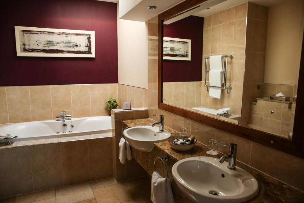 Tullamore Court Hotel - Tap to explore photos