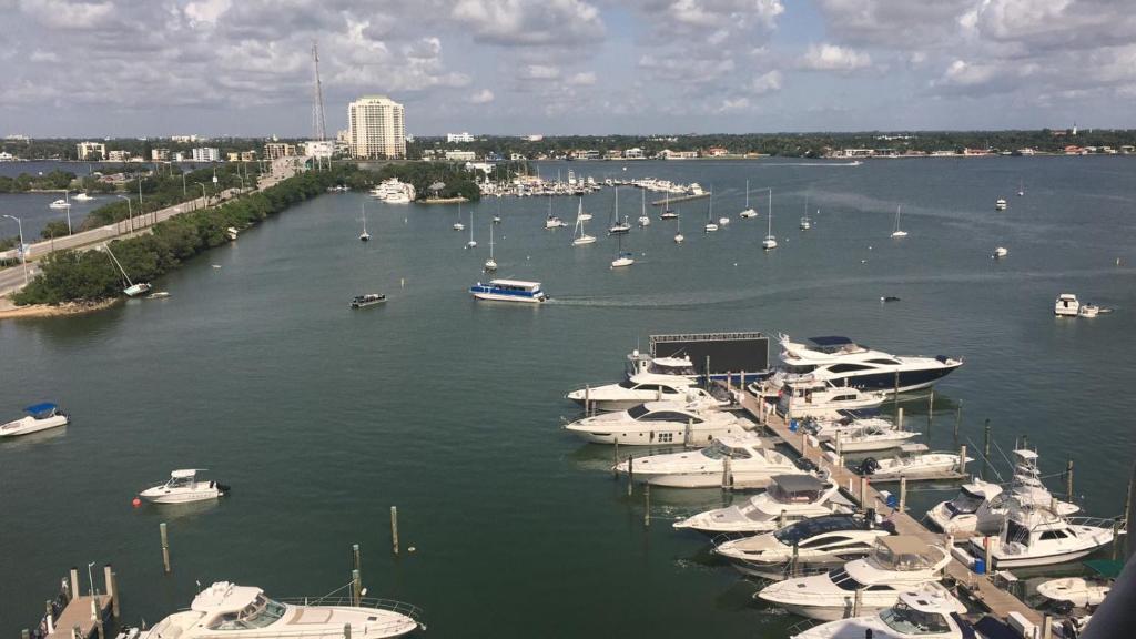 Vista Mar Bay Views Close to Miami Attractions image