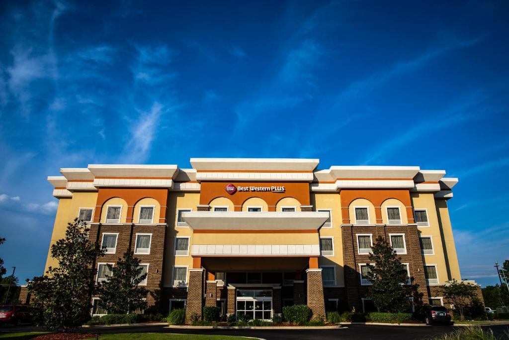 Best Western Plus Goodman Inn & Suites image