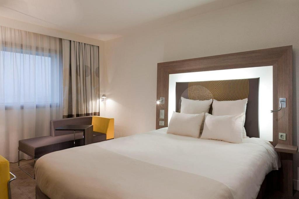 Novotel Evry Courcouronnes - Tap to explore photos