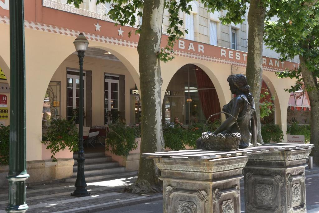 Logis Hôtel Restaurant Grand Hôtel de Lyon photo 4