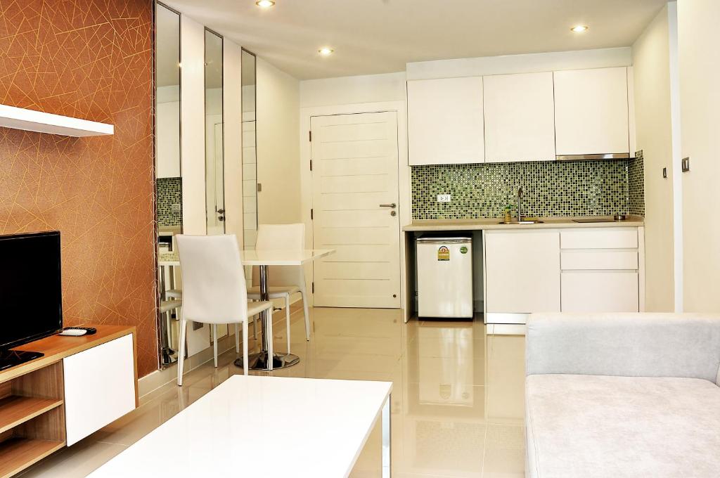 Апартаменты (Апартаменты с видом на бассейн), Amazon Residence Unit B1-217