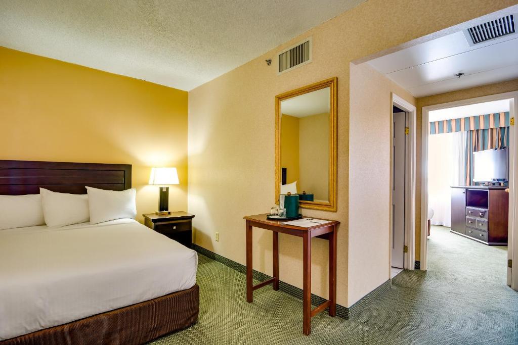 Sawridge Inn and Conference Centre Edmonton South photo 1