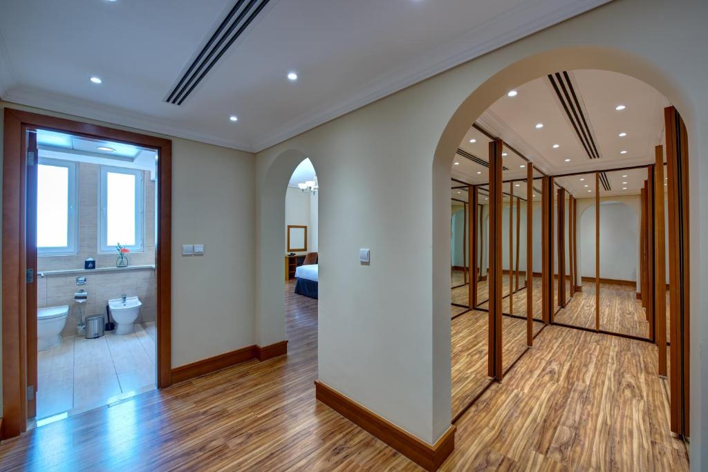 Вилла (Вилла с 4 спальнями), Вилла J5 Villas Holiday Homes Barsha Gardens