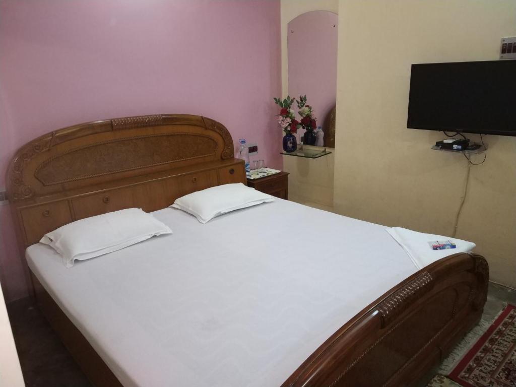 Номер (Кровать в общем номере для мужчин с 4 кроватями), Royal Guest House & Service Apartment