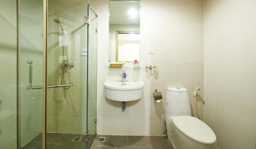 Двухместный (Улучшенный двухместный номер с 1 кроватью), Saigon Charm Hotel