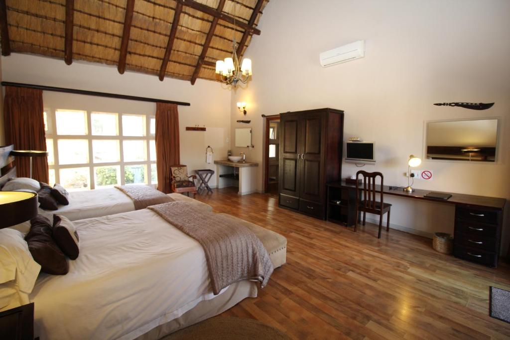 Oak Park and Conference Centre Room Type - Standard Family Room