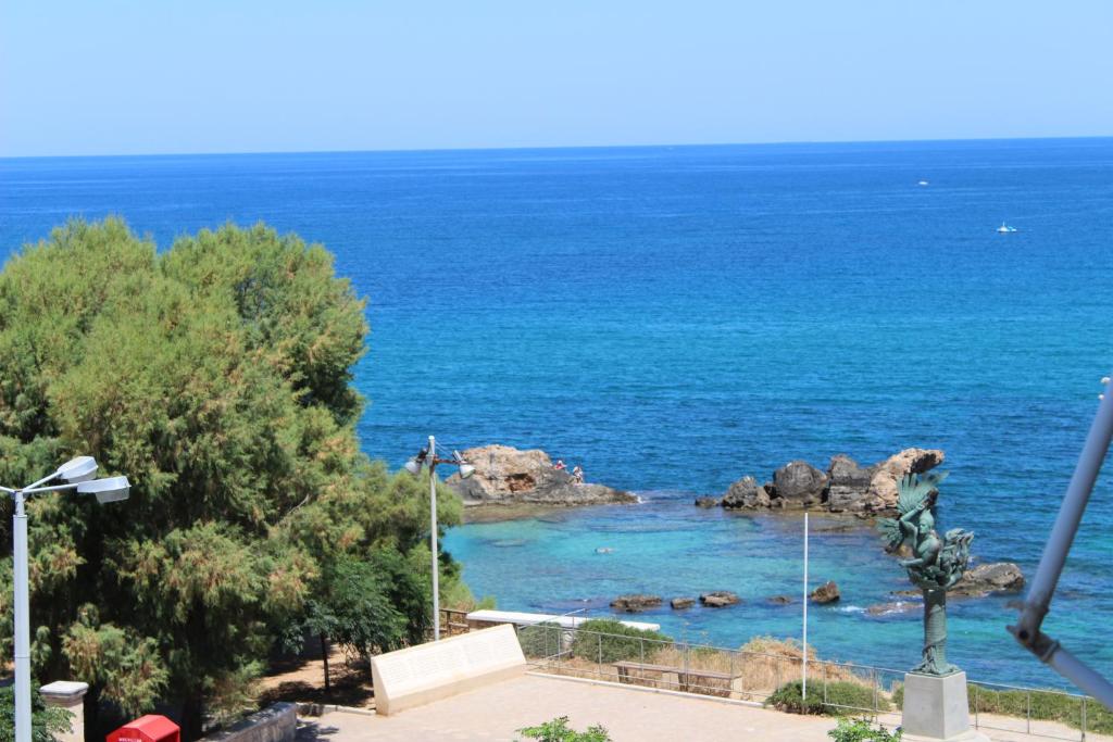 Ranias luxurious Apartment with sea view! photo 2